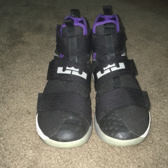 Lebron Solider 10 Basketball Shoes - Picture 3 of 5